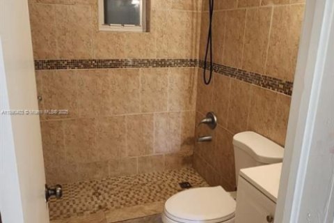 Commercial property in Miami, Florida 286.6 sq.m. № 1944095 - photo 15