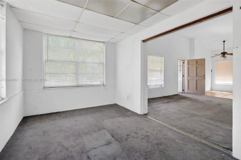 House in Miami, Florida 3 bedrooms, 148.09 sq.m. № 2243065 - photo 5