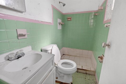 House in Miami, Florida 3 bedrooms, 148.09 sq.m. № 2243065 - photo 13