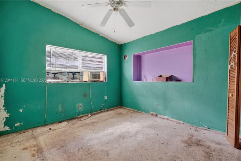 House in Miami, Florida 3 bedrooms, 148.09 sq.m. № 2243065 - photo 14
