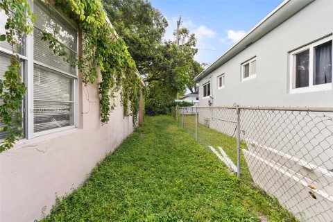 House in Miami, Florida 3 bedrooms, 148.09 sq.m. № 2243065 - photo 19