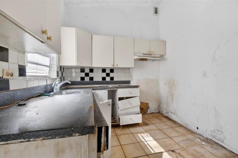 House in Miami, Florida 3 bedrooms, 148.09 sq.m. № 2243065 - photo 4