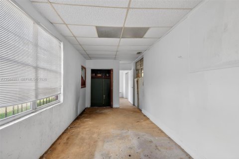 House in Miami, Florida 3 bedrooms, 148.09 sq.m. № 2243065 - photo 17