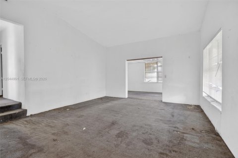 House in Miami, Florida 3 bedrooms, 148.09 sq.m. № 2243065 - photo 7