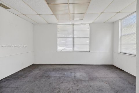 House in Miami, Florida 3 bedrooms, 148.09 sq.m. № 2243065 - photo 8