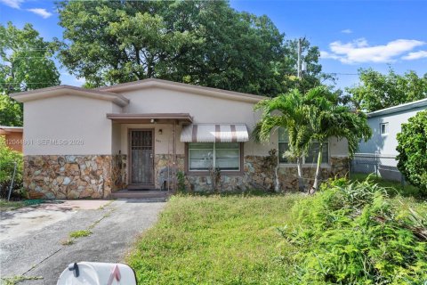 House in Miami, Florida 3 bedrooms, 148.09 sq.m. № 2243065