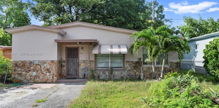 House in Miami, Florida 3 bedrooms, 148.09 sq.m. № 2243065