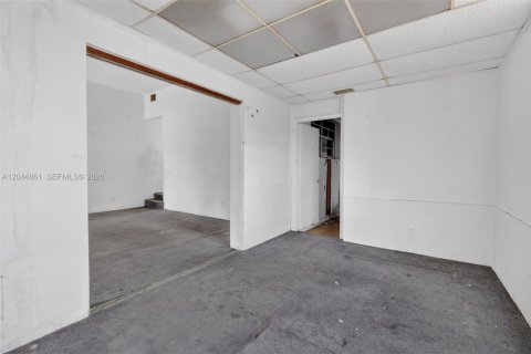 House in Miami, Florida 3 bedrooms, 148.09 sq.m. № 2243065 - photo 9