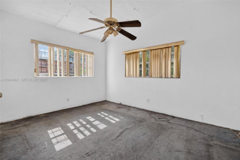 House in Miami, Florida 3 bedrooms, 148.09 sq.m. № 2243065 - photo 10
