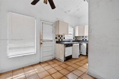 House in Miami, Florida 3 bedrooms, 148.09 sq.m. № 2243065 - photo 3