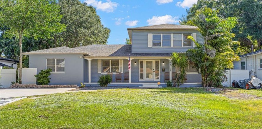 Villa ou maison à Saint Petersburg, Floride 5 chambres, 238.94 m2 № 2402980