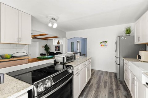 Villa ou maison à vendre à Saint Petersburg, Floride: 5 chambres, 238.94 m2 № 2402980 - photo 17