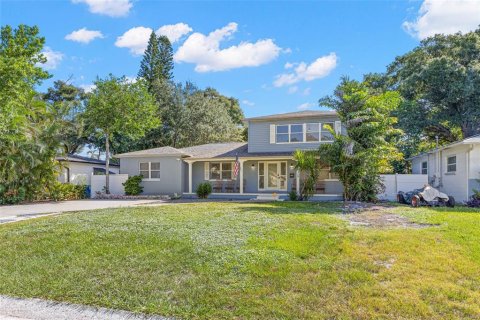 Villa ou maison à vendre à Saint Petersburg, Floride: 5 chambres, 238.94 m2 № 2402980 - photo 2