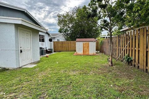 Casa en alquiler en Miami, Florida, 2 dormitorios, 253.62 m2 № 1976143 - foto 9