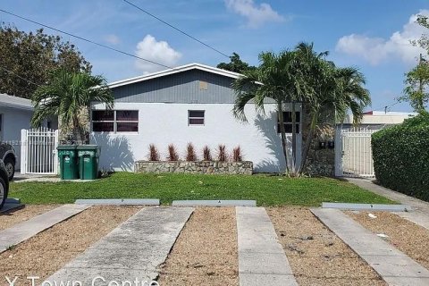 Casa en alquiler en Miami, Florida, 2 dormitorios, 253.62 m2 № 1976143 - foto 10