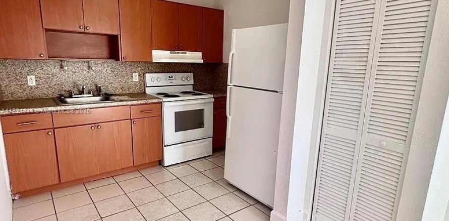 Casa en Miami, Florida 2 dormitorios, 253.62 m2 № 1976143