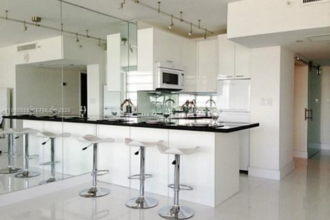 Condominio en alquiler en Miami Beach, Florida, 49.24 m2 № 2010577 - foto 2