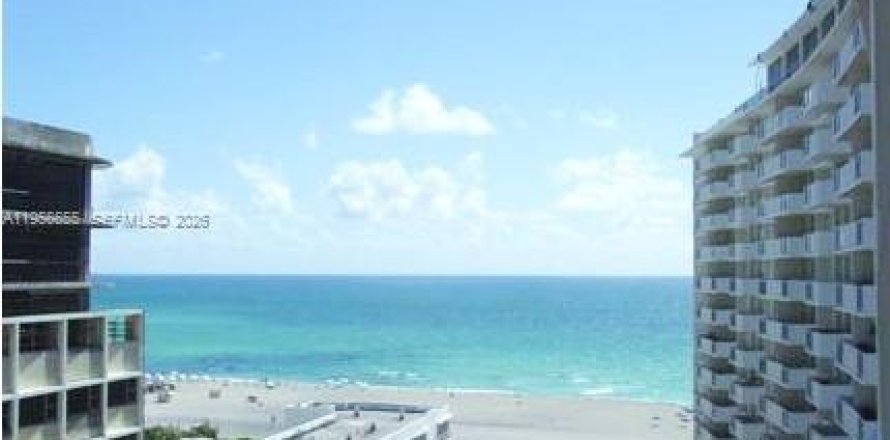 Estudio en el Condominio en Miami Beach, Florida  № 2010577
