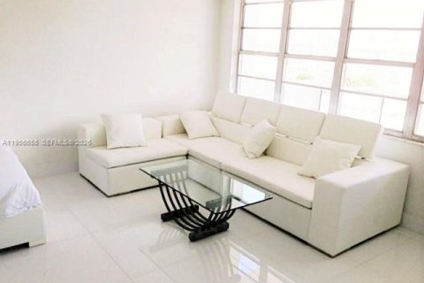 Condominio en alquiler en Miami Beach, Florida, 49.24 m2 № 2010577 - foto 6