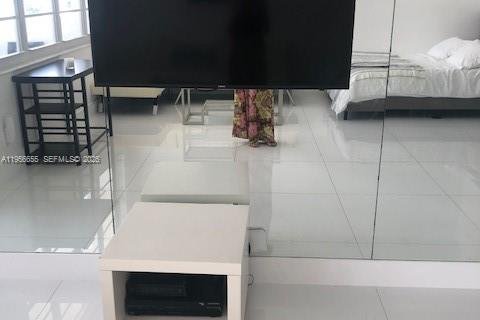 Condominio en alquiler en Miami Beach, Florida, 49.24 m2 № 2010577 - foto 12