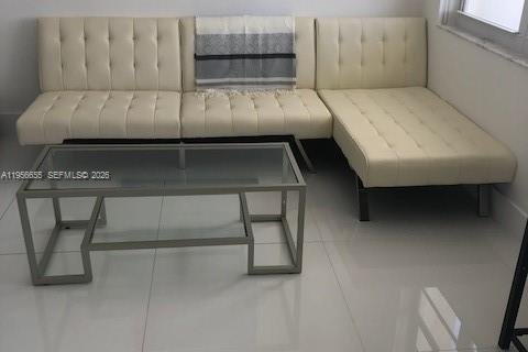 Condominio en alquiler en Miami Beach, Florida, 49.24 m2 № 2010577 - foto 4