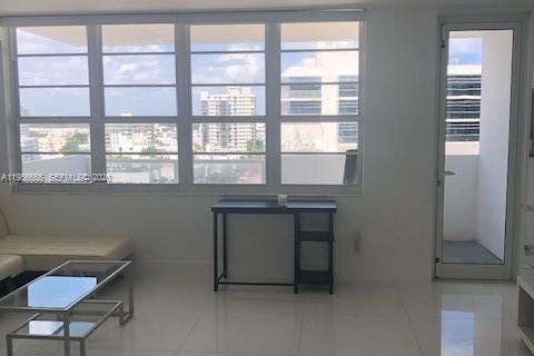 Condominio en alquiler en Miami Beach, Florida, 49.24 m2 № 2010577 - foto 8
