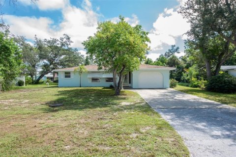 House in Englewood, Florida 2 bedrooms, 112.6 sq.m. № 2391492 - photo 4