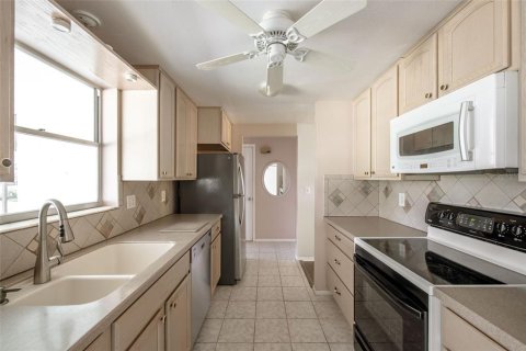 House in Englewood, Florida 2 bedrooms, 112.6 sq.m. № 2391492 - photo 17