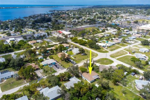 House in Englewood, Florida 2 bedrooms, 112.6 sq.m. № 2391492 - photo 2