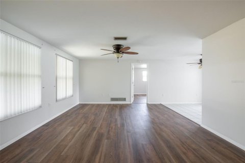 House in Englewood, Florida 2 bedrooms, 112.6 sq.m. № 2391492 - photo 8