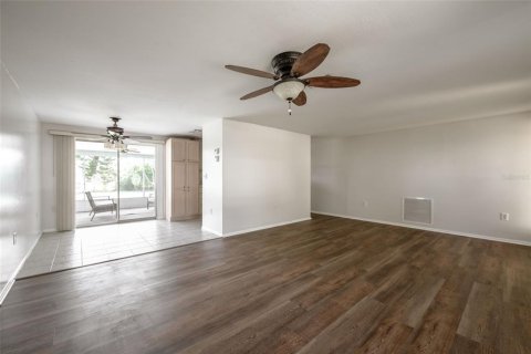 House in Englewood, Florida 2 bedrooms, 112.6 sq.m. № 2391492 - photo 11