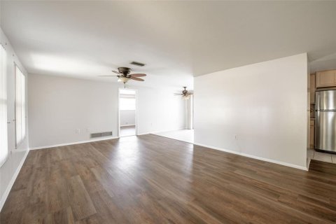 House in Englewood, Florida 2 bedrooms, 112.6 sq.m. № 2391492 - photo 5