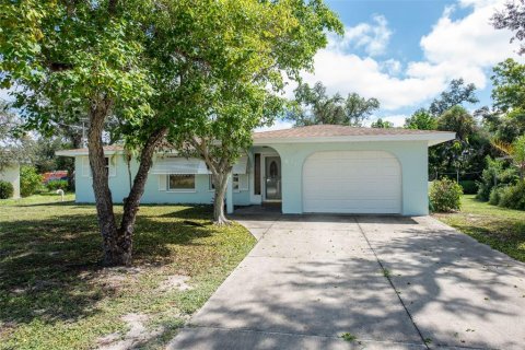House in Englewood, Florida 2 bedrooms, 112.6 sq.m. № 2391492
