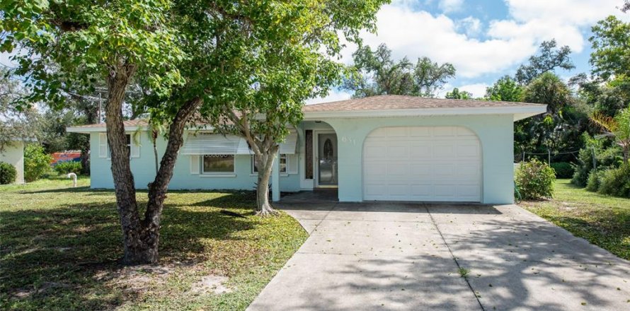 House in Englewood, Florida 2 bedrooms, 112.6 sq.m. № 2391492