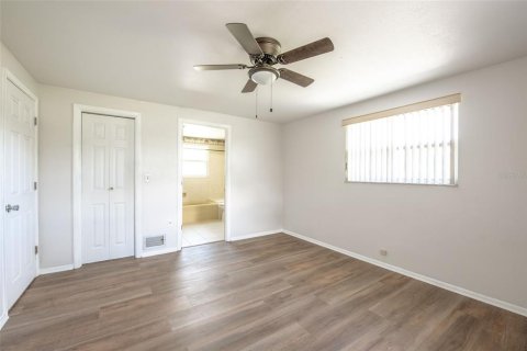 House in Englewood, Florida 2 bedrooms, 112.6 sq.m. № 2391492 - photo 21