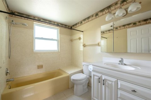 House in Englewood, Florida 2 bedrooms, 112.6 sq.m. № 2391492 - photo 22