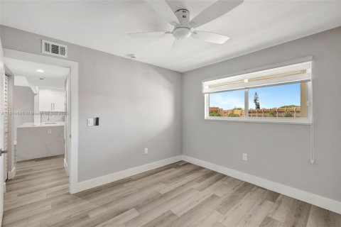 Купить кондоминиум в Маргит, Флорида 2 спальни, 90.12м2, № 1983241 - фото 24