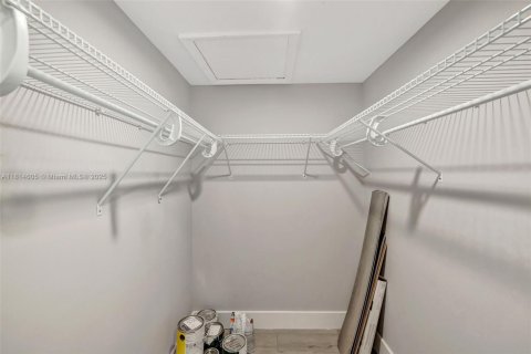 Купить кондоминиум в Маргит, Флорида 2 спальни, 90.12м2, № 1983241 - фото 22