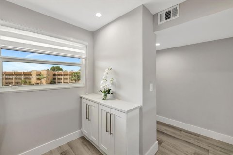 Купить кондоминиум в Маргит, Флорида 2 спальни, 90.12м2, № 1983241 - фото 4