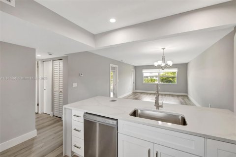 Купить кондоминиум в Маргит, Флорида 2 спальни, 90.12м2, № 1983241 - фото 5