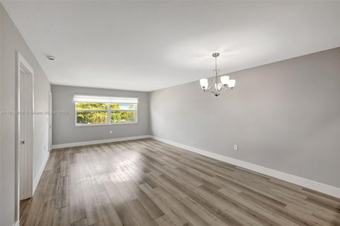 Купить кондоминиум в Маргит, Флорида 2 спальни, 90.12м2, № 1983241 - фото 7