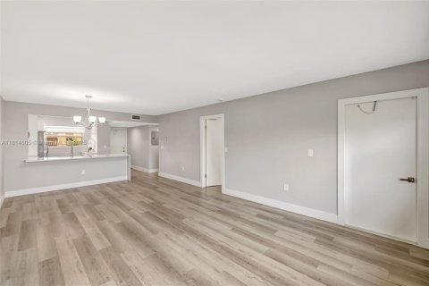 Купить кондоминиум в Маргит, Флорида 2 спальни, 90.12м2, № 1983241 - фото 13