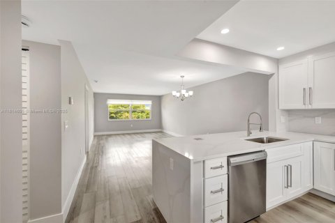 Купить кондоминиум в Маргит, Флорида 2 спальни, 90.12м2, № 1983241 - фото 6