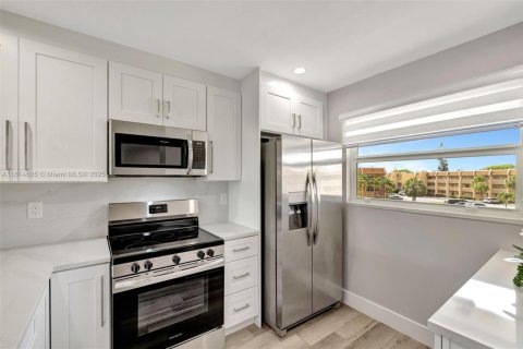 Купить кондоминиум в Маргит, Флорида 2 спальни, 90.12м2, № 1983241 - фото 2