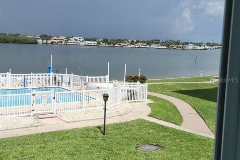 Condo in South Pasadena, Florida, 2 bedrooms № 2122156 - photo 8
