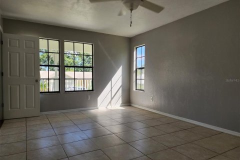 House in Gainesville, Florida 3 bedrooms, 168.52 sq.m. № 1907854 - photo 3