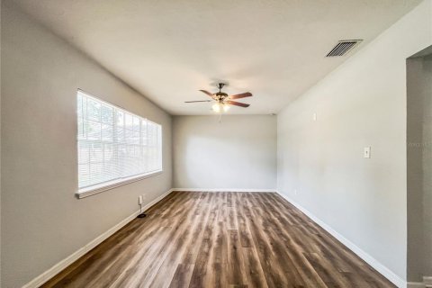 Villa ou maison à louer à Tampa, Floride: 4 chambres, 127.74 m2 № 2414025 - photo 3
