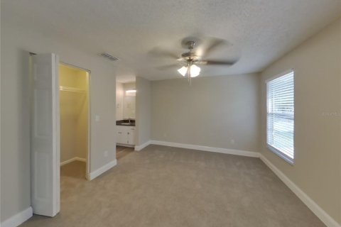 Villa ou maison à louer à Tampa, Floride: 3 chambres, 130.71 m2 № 1912422 - photo 5