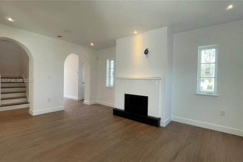 Casa en venta en Coral Gables, Florida, 4 dormitorios, 274.8 m2 № 1956631 - foto 23