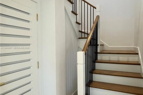 Casa en venta en Coral Gables, Florida, 4 dormitorios, 274.8 m2 № 1956631 - foto 29